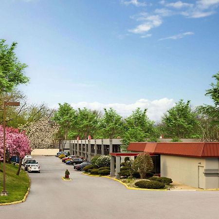 Days Inn By Wyndham Pottstown Exteriör bild