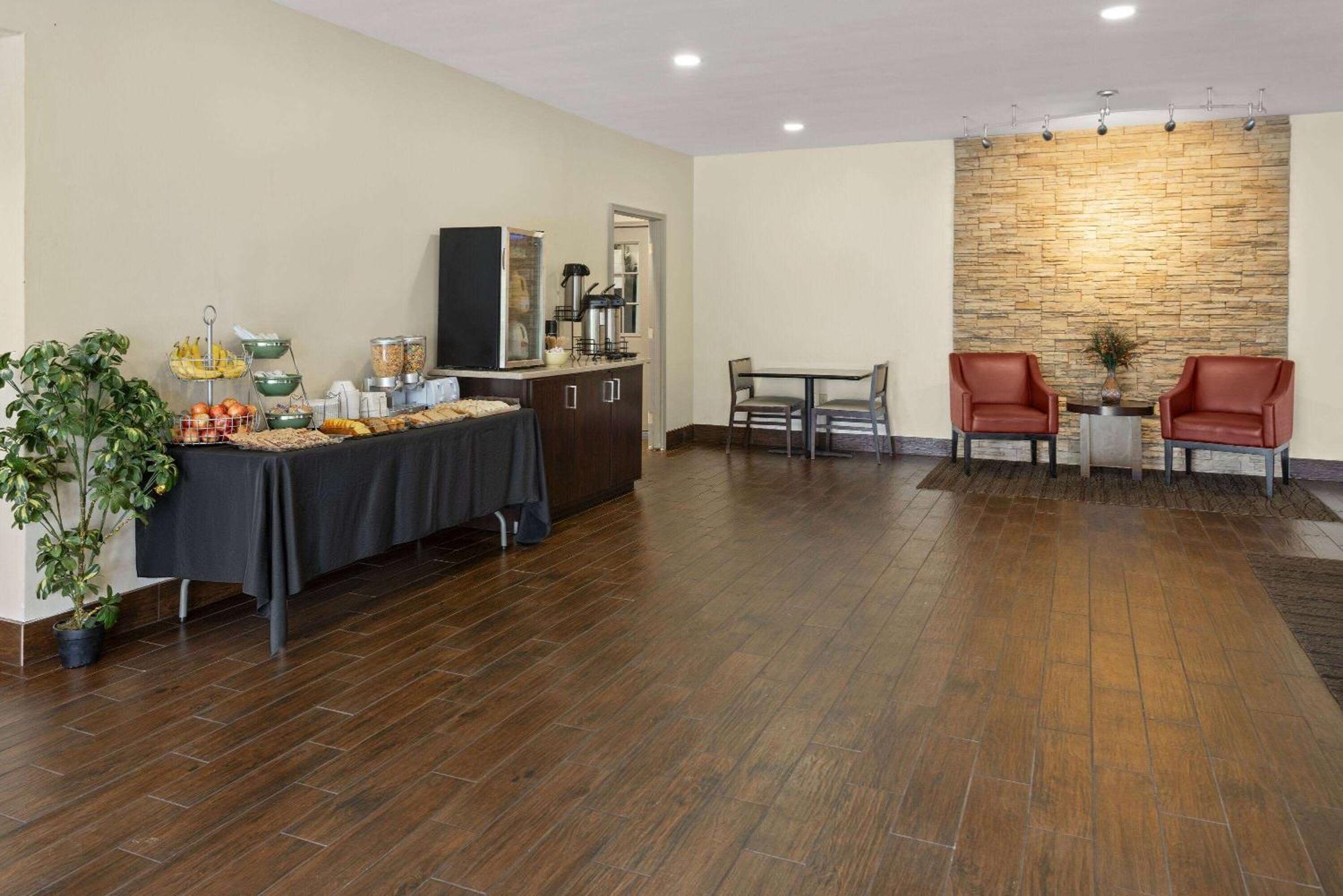 Days Inn By Wyndham Pottstown Exteriör bild