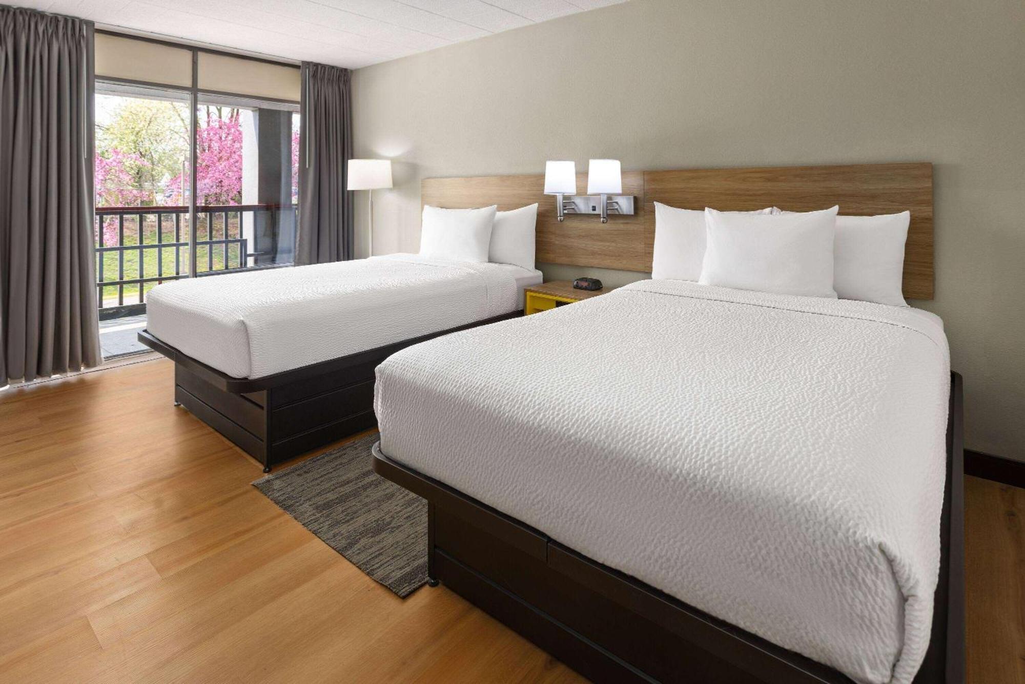 Days Inn By Wyndham Pottstown Exteriör bild