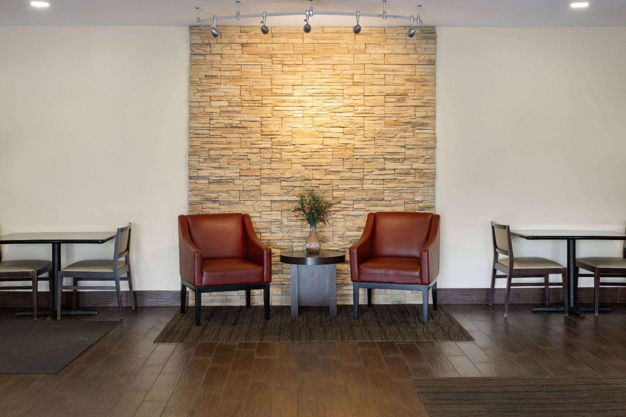 Days Inn By Wyndham Pottstown Exteriör bild
